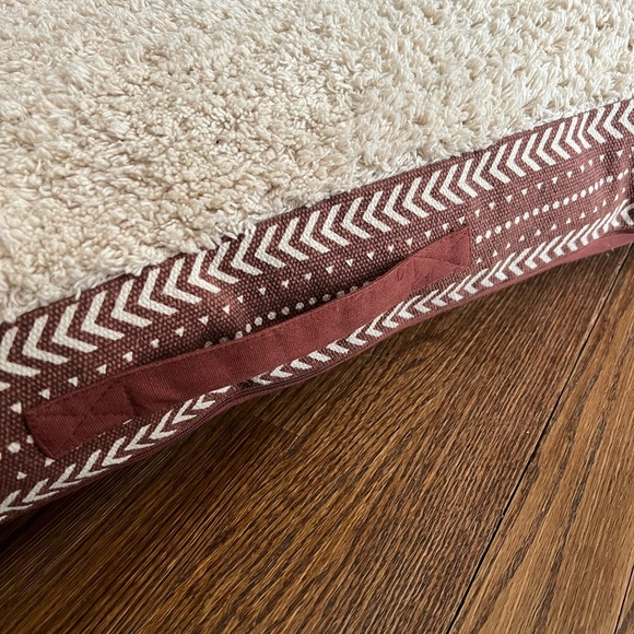 Large dog bed (33x22)